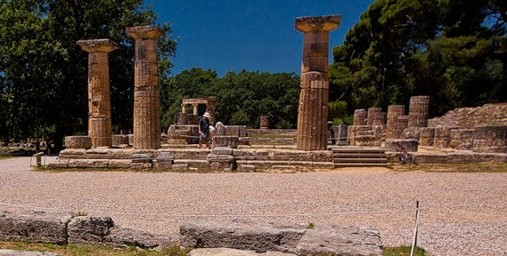 Развалины храма богини Геры в Олимпии